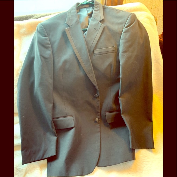 TUXEDO SUIT LIKE NEW - Picture 1 of 6